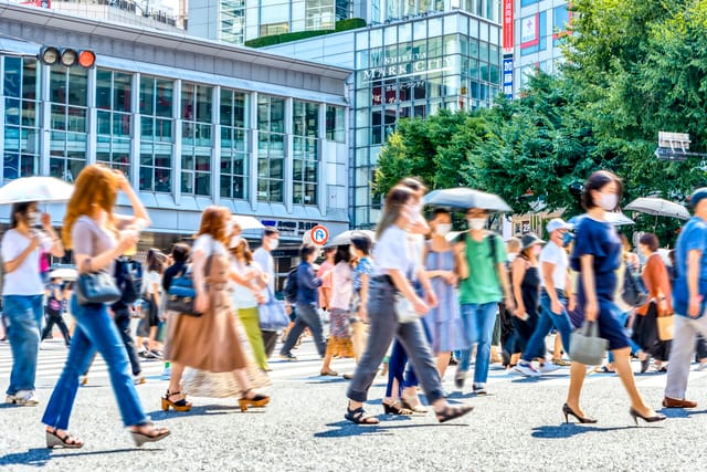 Is it acceptable for women to wear shorts in Japan during the summer?